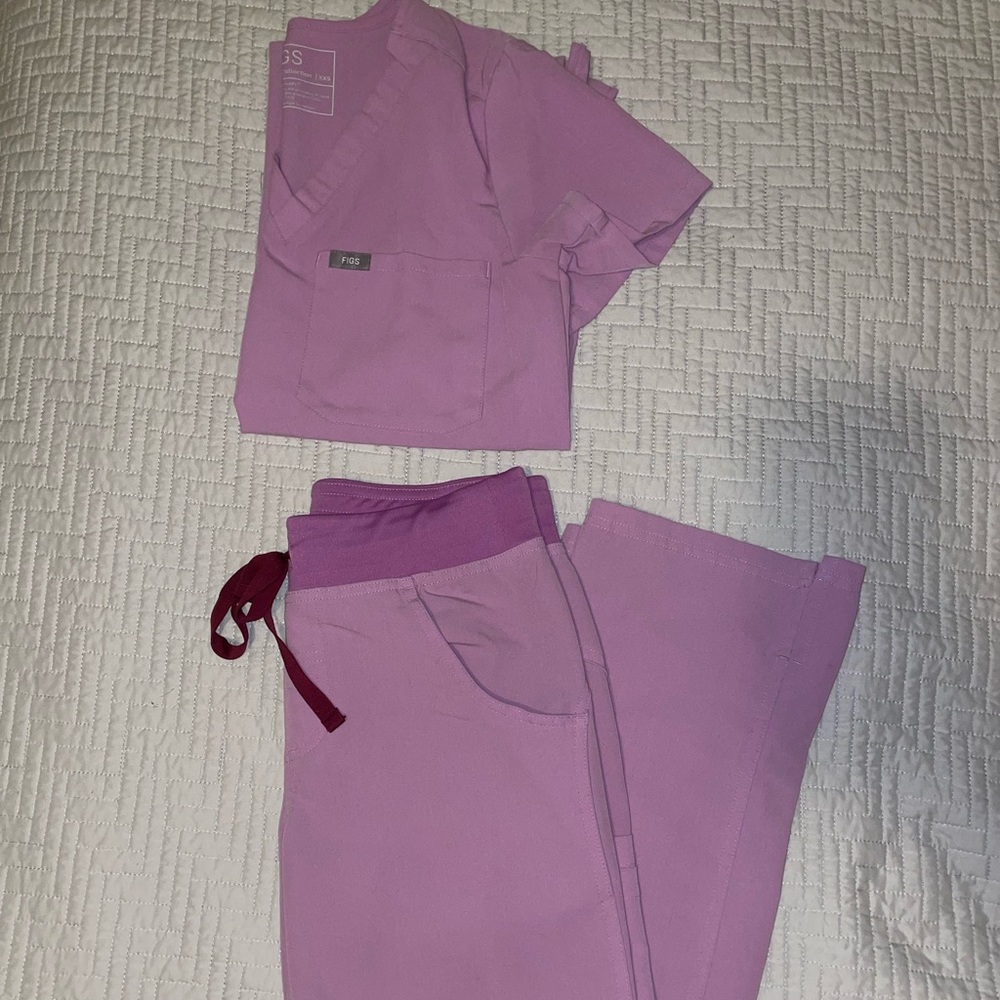 Figs set. Catarina top and Kade bottoms.
